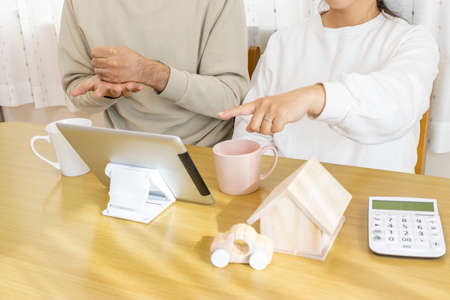 Image of a family planning a life using a tablet terminalの写真素材