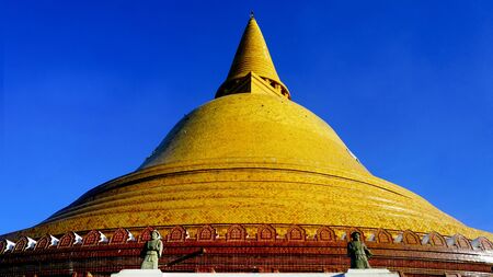 Prapathom chedi pagoda temple with blue sky in Nakorn Pathom, Thailandの写真素材