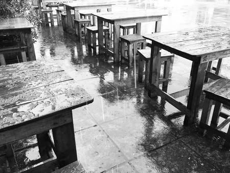 raining on table and chairの素材