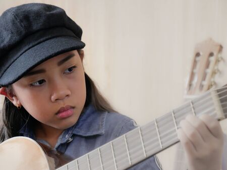Asian girl was playing guitarの写真素材