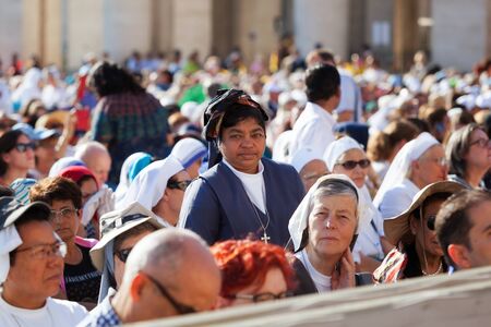 VATICAN - September 3, 2016: Faithful present in St. Peter's Square, during the celebrations for the sanctification of Mother Teresa of Calcutta. At the center, a nun looks straight into the camera that takes up at that time.のeditorial素材