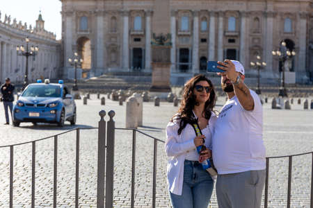 Rome, Italy - March 11, 2020: The city empties itself of tourists and people, the streets and main places of the capital remain deserted due to the coronavirus health emergency that has affected the whole of Italy.のeditorial素材