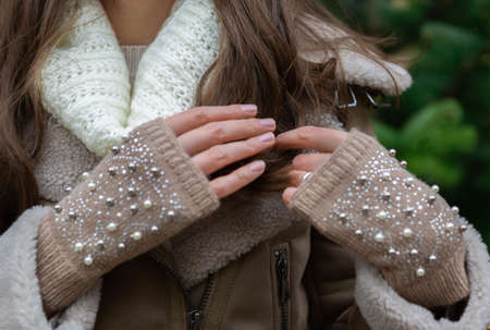 Female hands are playing with the hairs