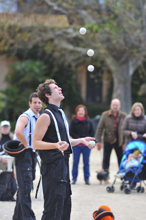VALENCIA, SPAIN - MARCH 27, 2011:Jugglers and street magicians show on the esplanade of the Garden of Nurseriesのeditorial素材