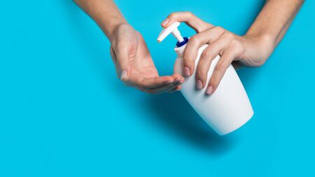 Washing hands with alcohol gel or antibacterial soap sanitizer Prevent the spread of bacteria and avoid infections coronavirus Health care hygiene protection prevention against virus flu and covid-19の写真素材