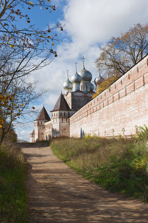 Russia. Beautiful monastery wall and the road stretches into the distance.の写真素材