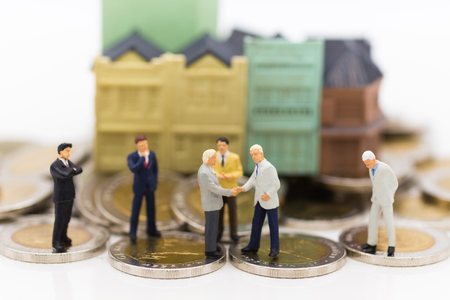Miniature people :  businessmen make a deal. Image use for commitment, agreement, saving, finance, money, investment and partnership concept.の写真素材