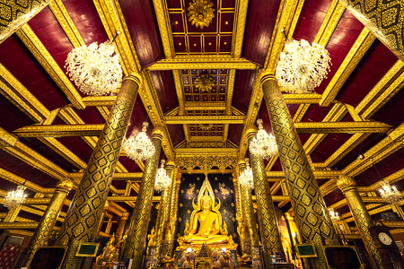 Wat Phra Si Rattana Mahathat, The temple is famous for its gold-covered statue of the Buddha, known as Phra Phuttha Chinnarat. Colloquially referred to as Wat Yai is a temple in Phitsanulok, Thailand.のeditorial素材