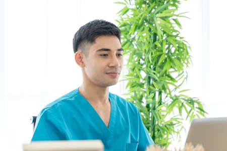 The patient or patient is using a laptop in a hospital ward. COVID patients in quarantine facilities.の写真素材