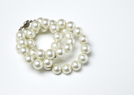 pearl necklace isolated on white, white pearlsの写真素材