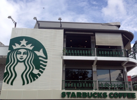 A Starbucks outlet at Tha Phae Gate, Chiang Mai, Thailand の素材