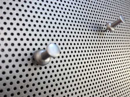 pins on bord
