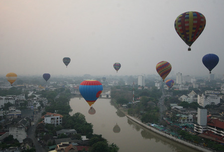 CHIANG MAI, THAILAND   Balloon floating to sky over city during Thailand international balloon festival のeditorial素材