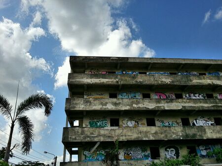 Abandoned building with street artの素材