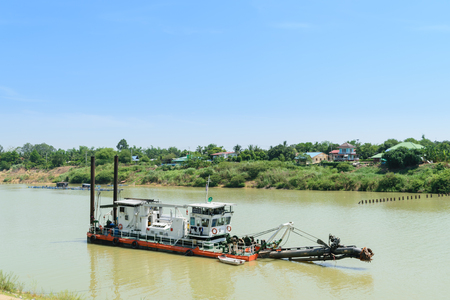 Ang Thong, Thailand - May 3, 2015 :  Unidentified dredge boat working in Chao Phraya River at Ang Thong Province, Thailandのeditorial素材