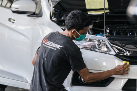 Bangkok, Thailand - December 12, 2015 : Unidentified car care staff cleaning the car.のeditorial素材