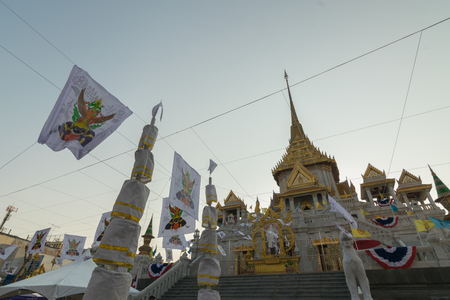 Bangkok, Thailand - March 6, 2016 : Thai people pray for 6th march uranus over city in temple at Wattraimitr-withayaram.のeditorial素材