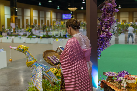 Bangkok, Thailand - March 25, 2016 : Unidentified Thai woman making a garland from flower in Orchids festival Thailand 2016のeditorial素材