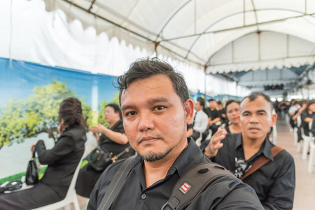 Bangkok, Thailand - August 25, 2017 : Unidentified Thai mourners wearing black color waiting in The Grand Palace to pay tribute and respect to their beloved Rama 9 Thai King Bhumibol Adulyadejのeditorial素材