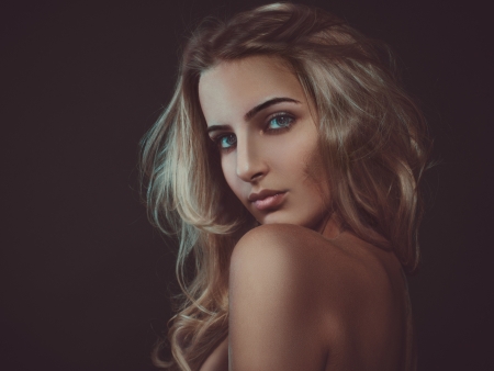 Retro portrait of pretty blondeの写真素材