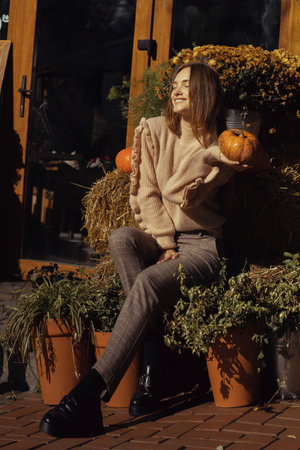 autumn mood beautiful woman portrait outdoorsの写真素材
