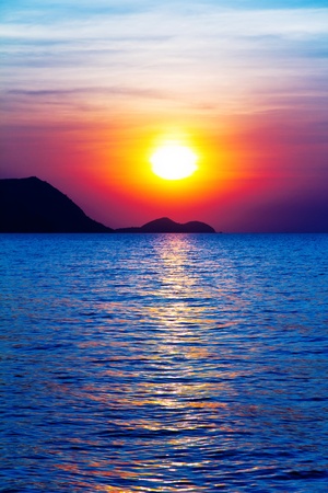 sunrise on the ocean の写真素材