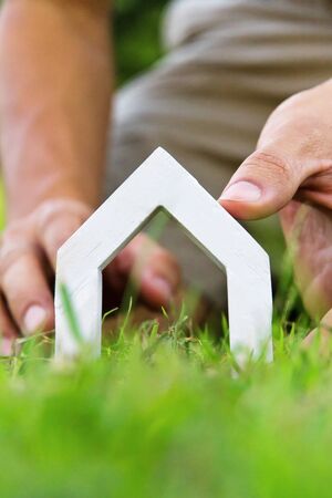 hand holding icon houseの写真素材