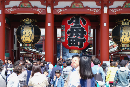 TOKYO-MARCH 29 : The giant red lantern in the Senso-ji Temple in Asakusa, Tokyo on 29 March 2016.The Senso-ji Temple in Asakusa is the most famous temple in tokyo.のeditorial素材