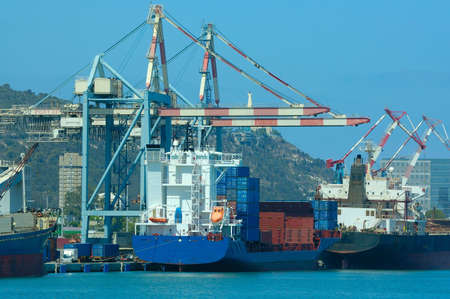 unloading of cargo ship