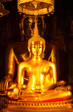 Buddha gold statue close-upの写真素材
