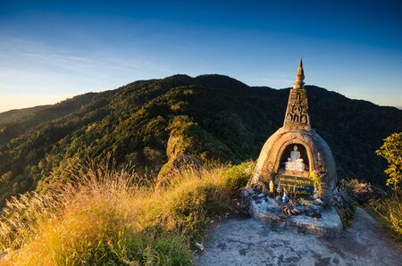 Buddha s relics on two season cliffの写真素材
