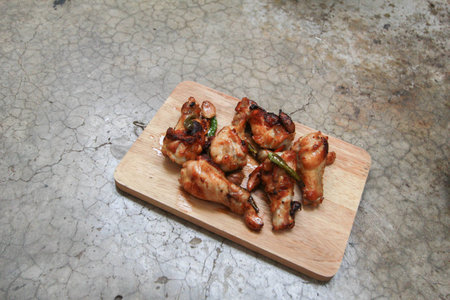 fried chicken with garlic and chilli on trencherの写真素材