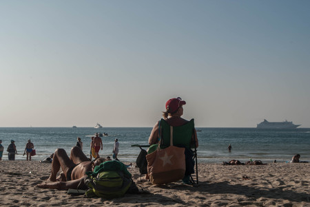 Couple relaxing on the beach in thailandのeditorial素材