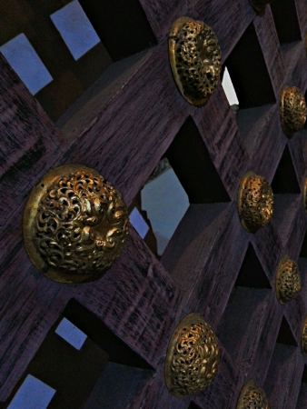 Wood gate with gold bottonの素材