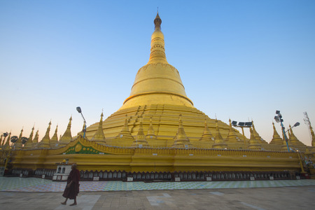 shwemawdaw PAgoda, Bago, Myanmarの写真素材
