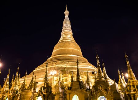 December 28, 2016, Shwedagon pagoda, yangon, myanmar, view at nightの写真素材