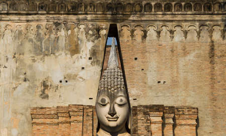Wat Si Chum, ruin temple in Sukhothai Historical Park, Thailandの写真素材