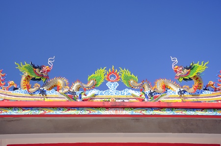 Twin Chinese style dragons on the roofの写真素材