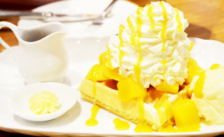 Waffles with fresh mango and ice creamの写真素材