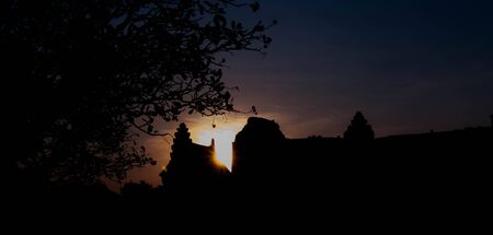 Sunset at the Wat Phra Sri Ratana Mahathat temple (Lopburi)の写真素材