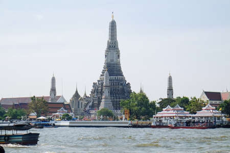 Wat arun (temple of dawn) Bangkok, Thailandのeditorial素材