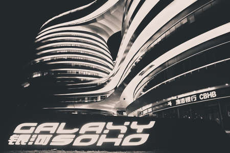 curve building at night in black and whiteのeditorial素材