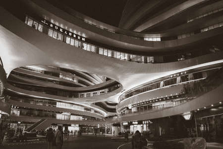 curve building at night in black and whiteのeditorial素材