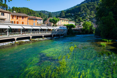 Fontaine de Vaucluse :Arles ,france -June 25 ,2023:Fontaine de Vaucluse, a mountain town in Provence, South Franceのeditorial素材