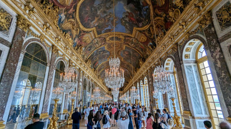 Palace of Versailles ,Paris France -JUNE 29 ,2023: Many tourists are having fun at the Palace of Versaillesのeditorial素材