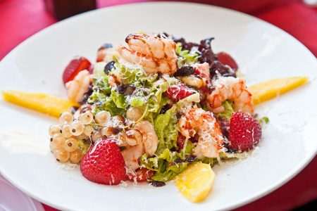 Gourmet salad with shrimp and strawberry, close-upの写真素材