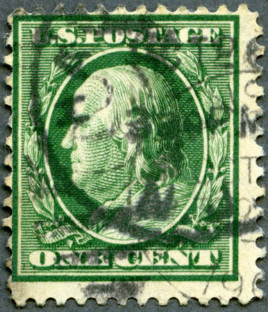 USA - CIRCA 1908: A stamp printed in USA shows portrait of Benjamin Franklin (1706-1790), circa 1908のeditorial素材
