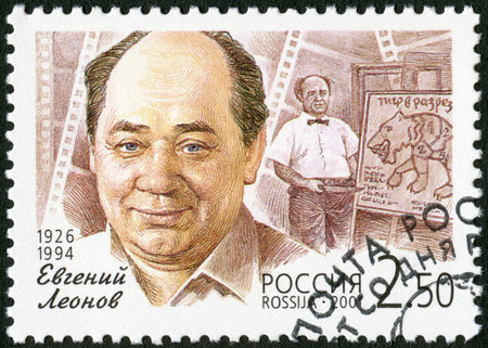 RUSSIA - CIRCA 2001: A stamp printed in Russia shows Evgeny P. Leonov (1926-1994), a flash from the film のeditorial素材