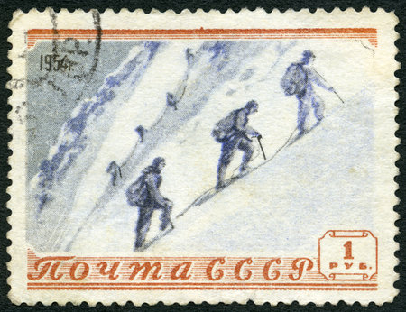 USSR - CIRCA 1954: A stamp printed in USSR shows Mountain climbing, circa 1954のeditorial素材