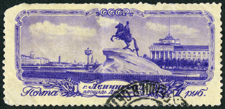 USSR - CIRCA 1953: A stamp printed in USSR shows statue of Peter the Great, Decembrists Square, Leningrad, Saint Petersburg, circa 1953のeditorial素材